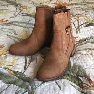 Baretraps- Tan Ankle Boot